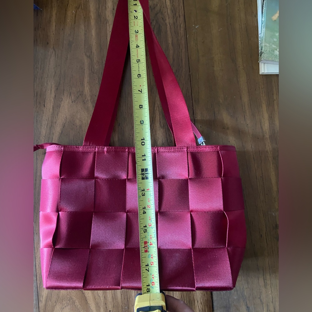 Comley seatbelt purse red - Picture 7 of 8